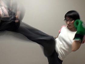 オタ女子を脱がせてみたら引き締まった陸上エロボディでした!性感責めでグチョグチョにされ巨根でアヘヨガり! サンプル動画サムネイル